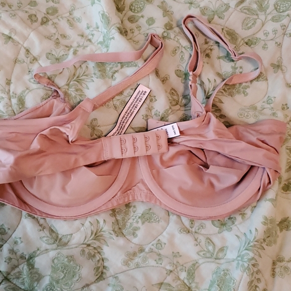 2 Bras - Picture 9 of 10